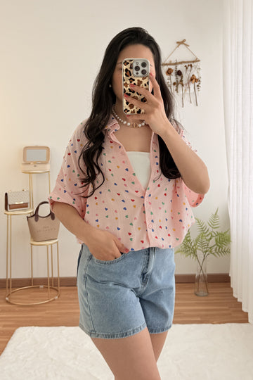 Blusa estampa de corações coloridos