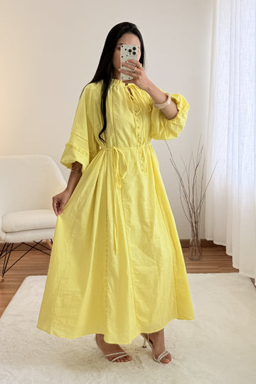 Vestido midi com detalhes artesanais e mangas abalonadas