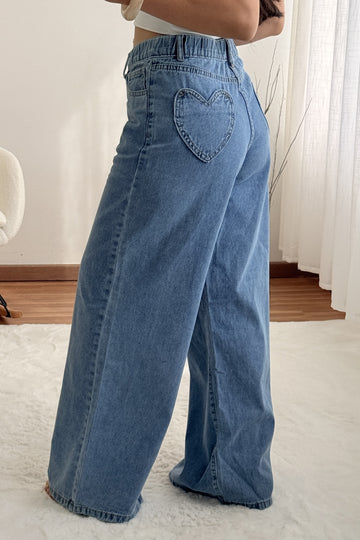 Calça com bolso em forma de coração