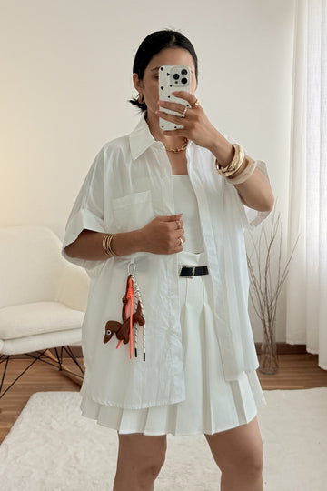 Camisa com acessório de cão