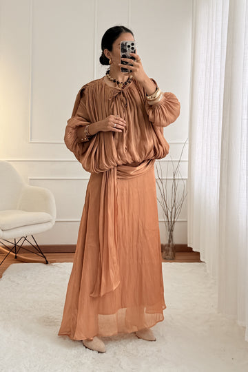 Vestido comprido fluido com manga ampla