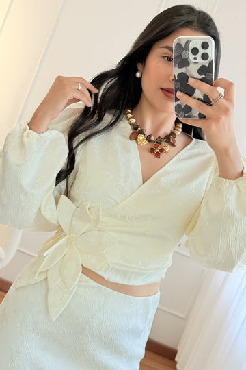 Blusa cruzada detalhe floral ELLI WHITE