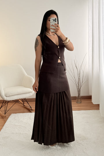 Conjunto malha colete e saia plissada