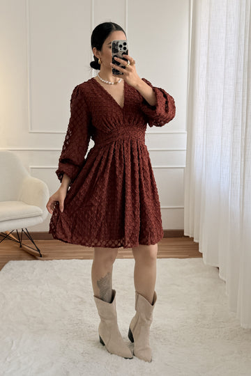 Vestido textura floral em relevo