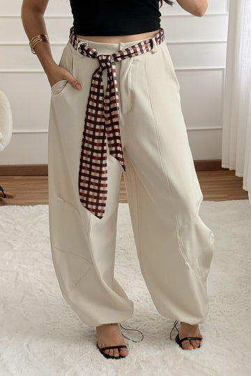 Calça largas com cinto lenço