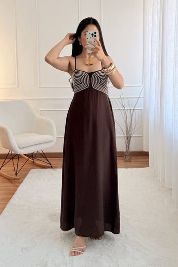 Vestido bordado em relevo