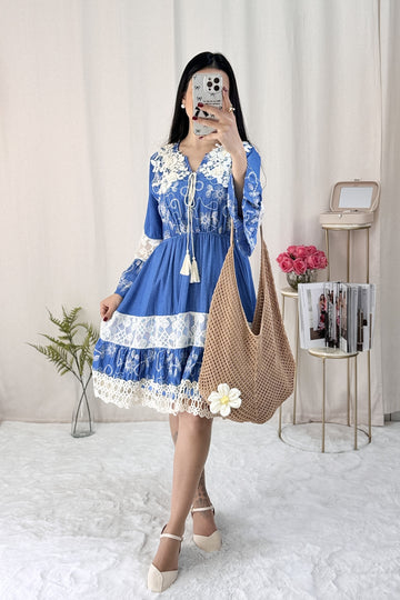 Vestido con mangas acampanadas