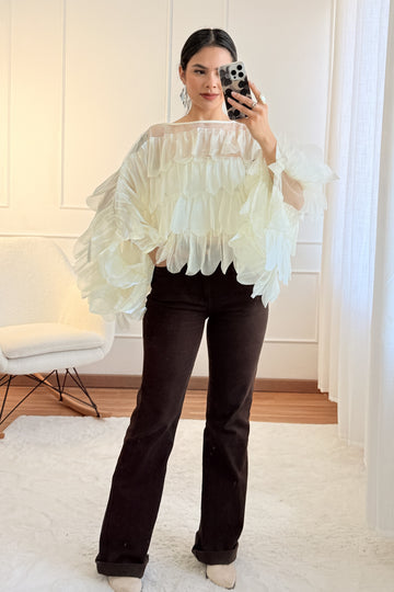 Camisa com transparência em camadas