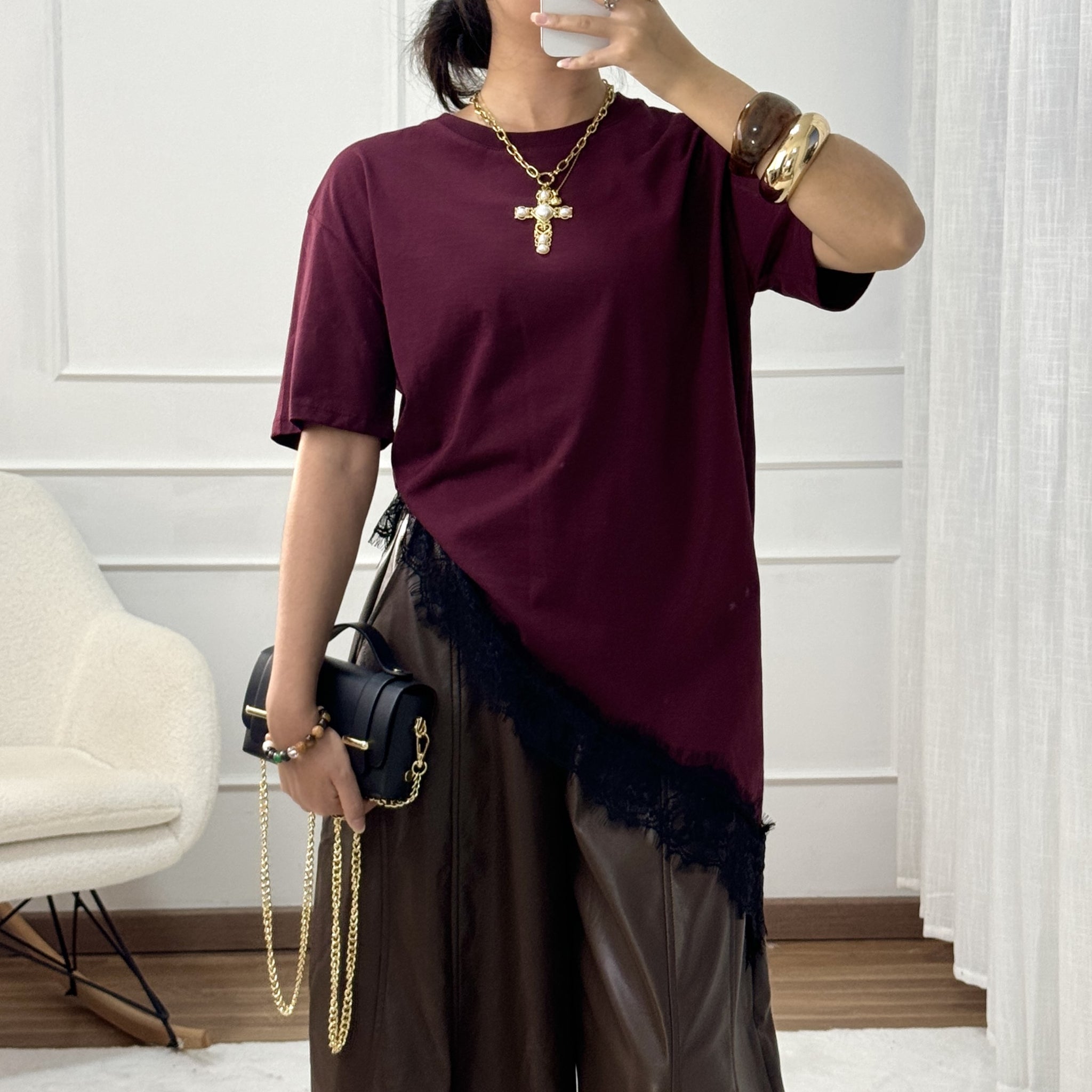 T-shirt com renda assimétrica LUMINA