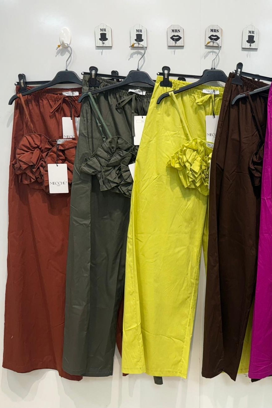 Conjunto – cropped com babados e calça pantalona