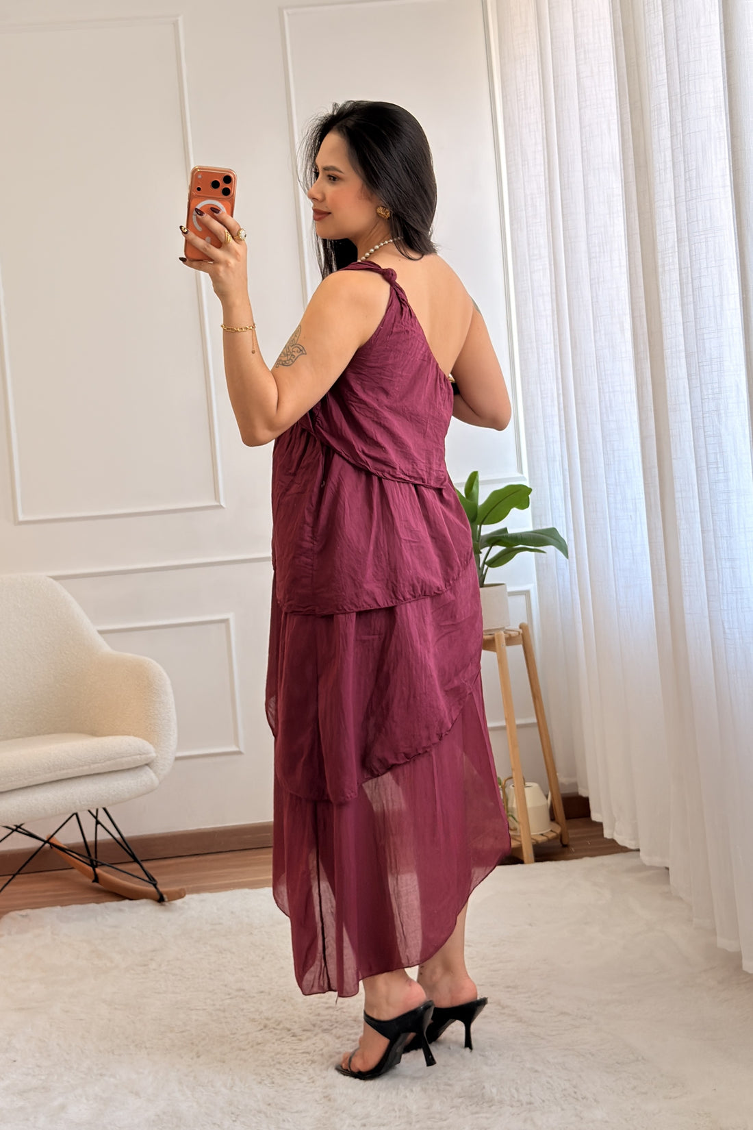 Vestido assimétrico de um ombro