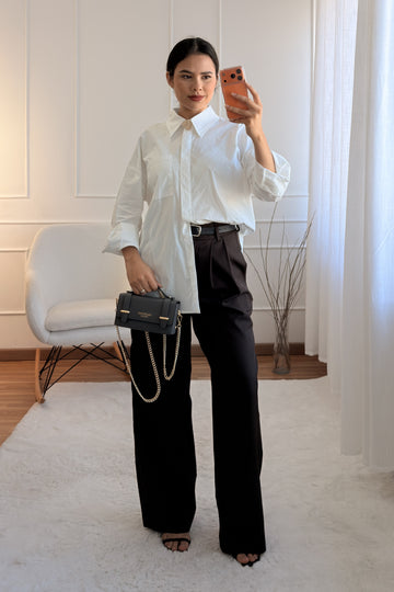Camisa Clássica com Botão Dourado