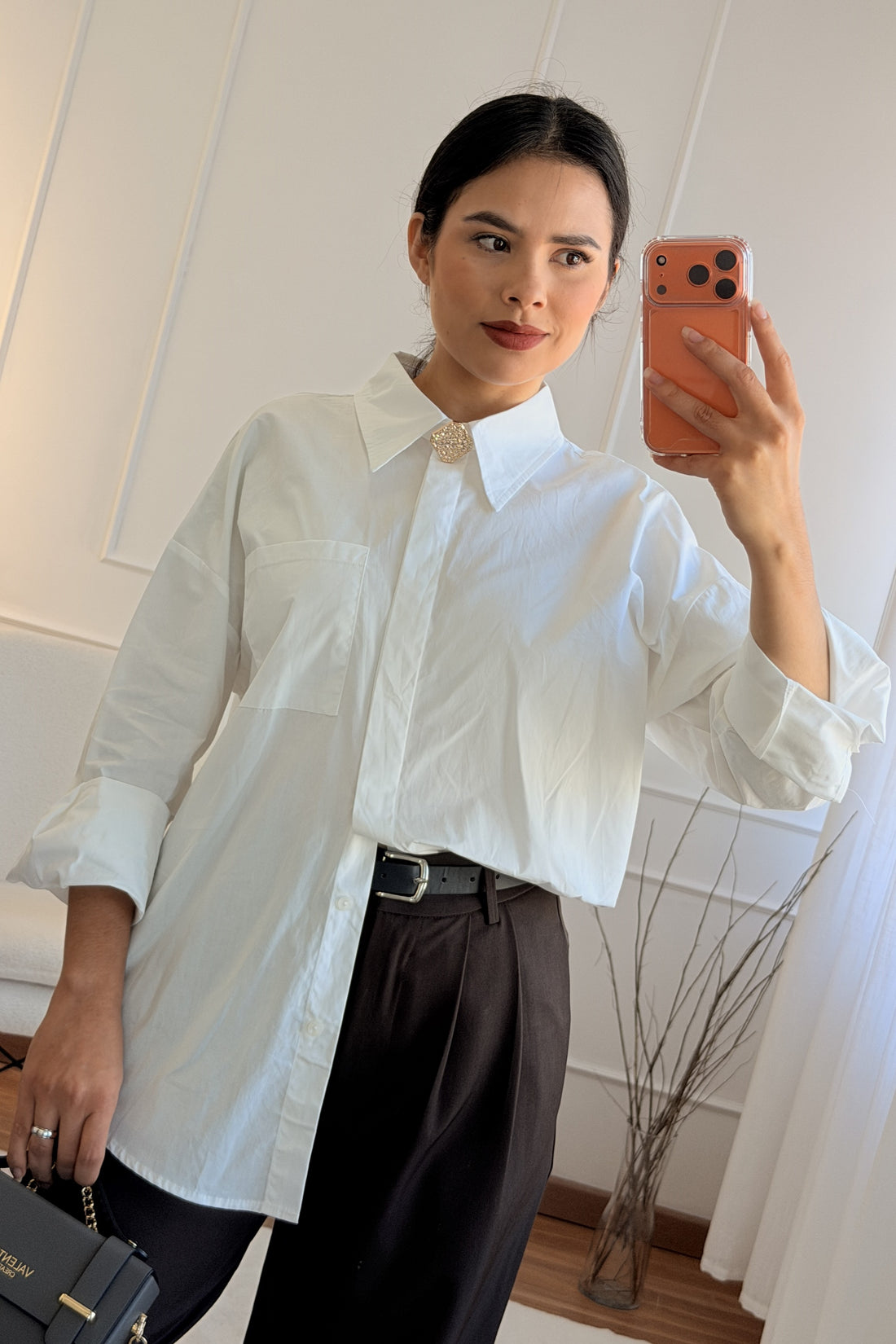 Camisa Clássica com Botão Dourado