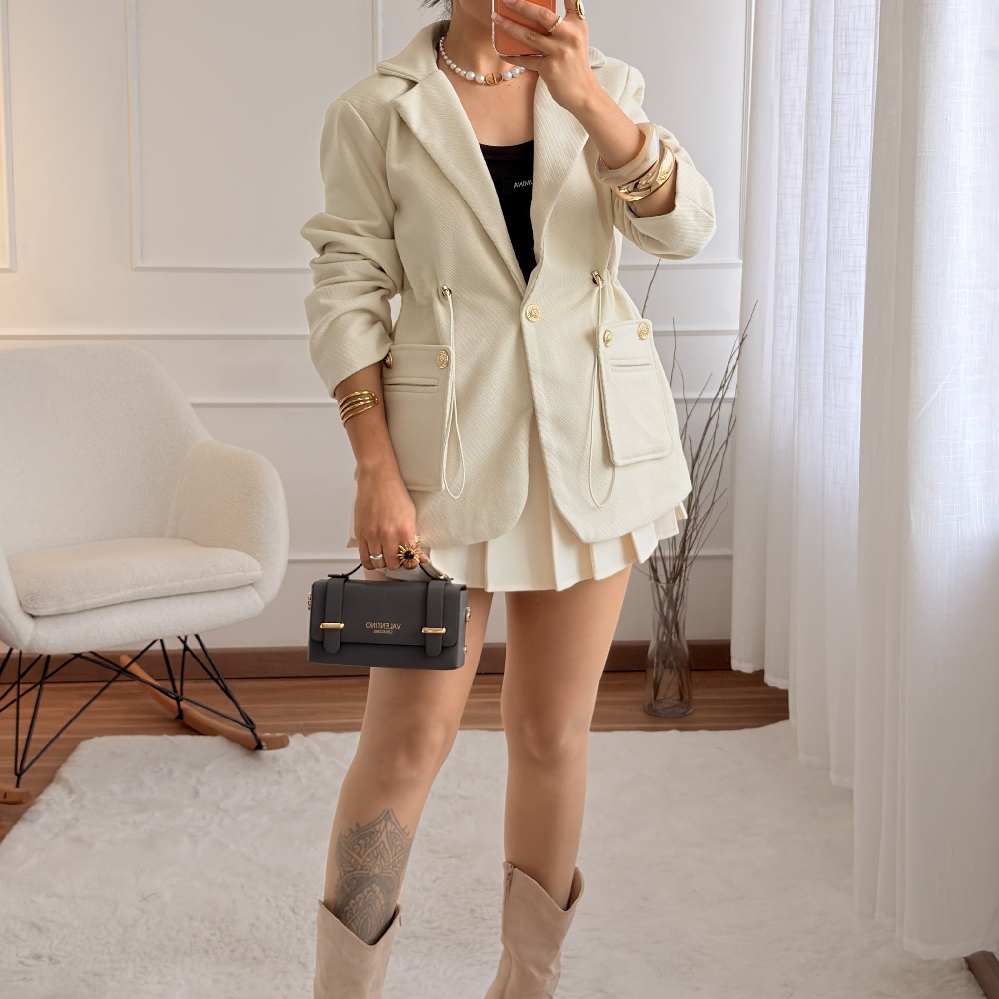 Blazer com Cordão Ajustável e Botões Dourados