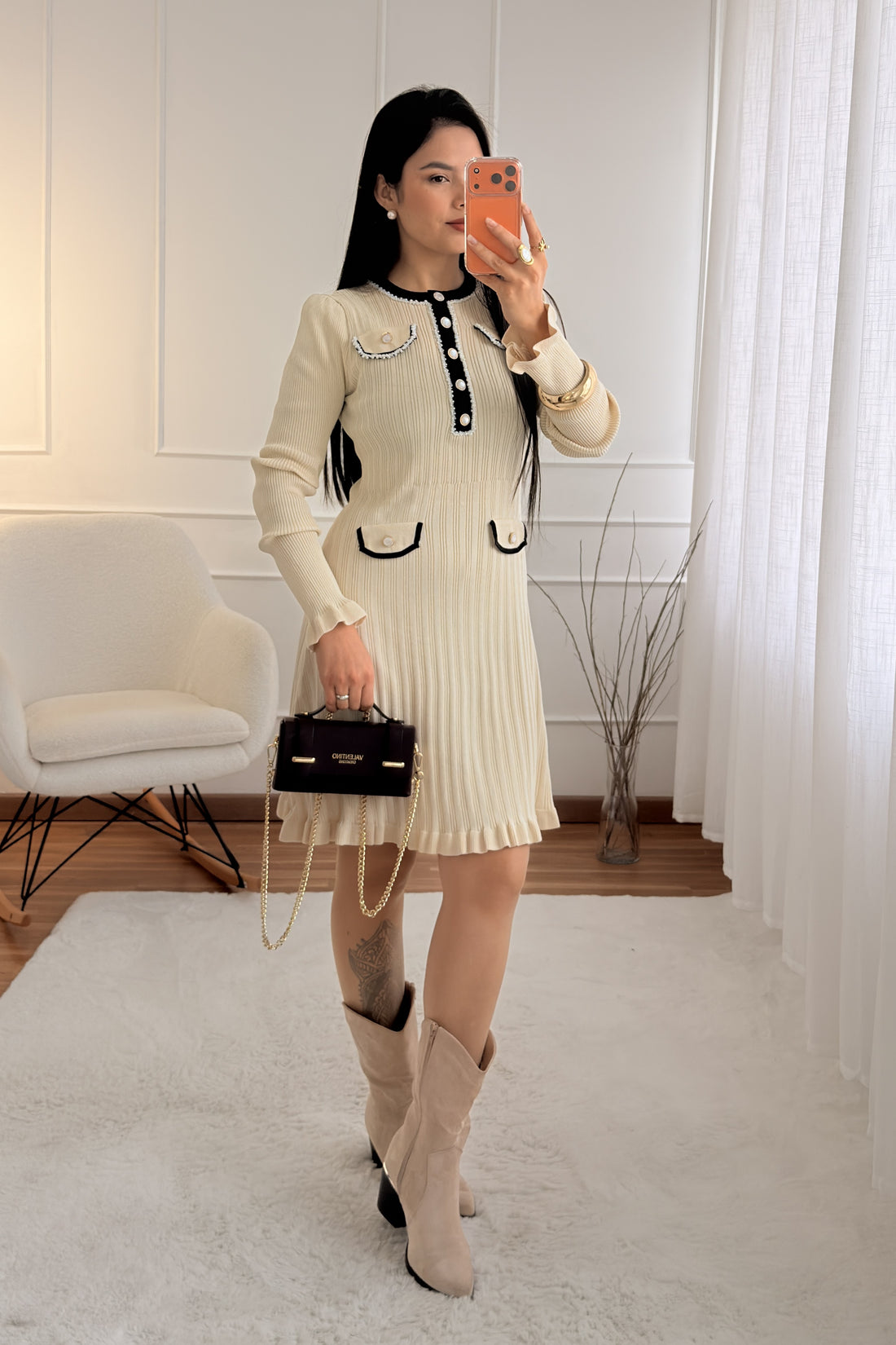 Vestido malha e botões de pérola