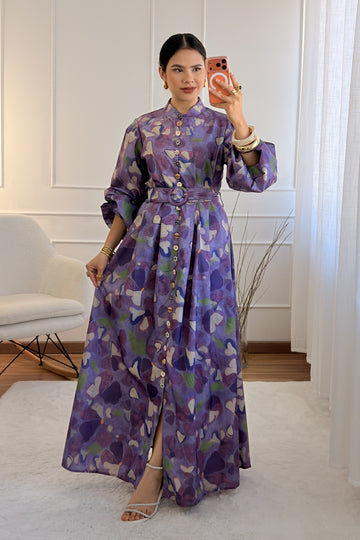 Vestido comprido estampado com cinto