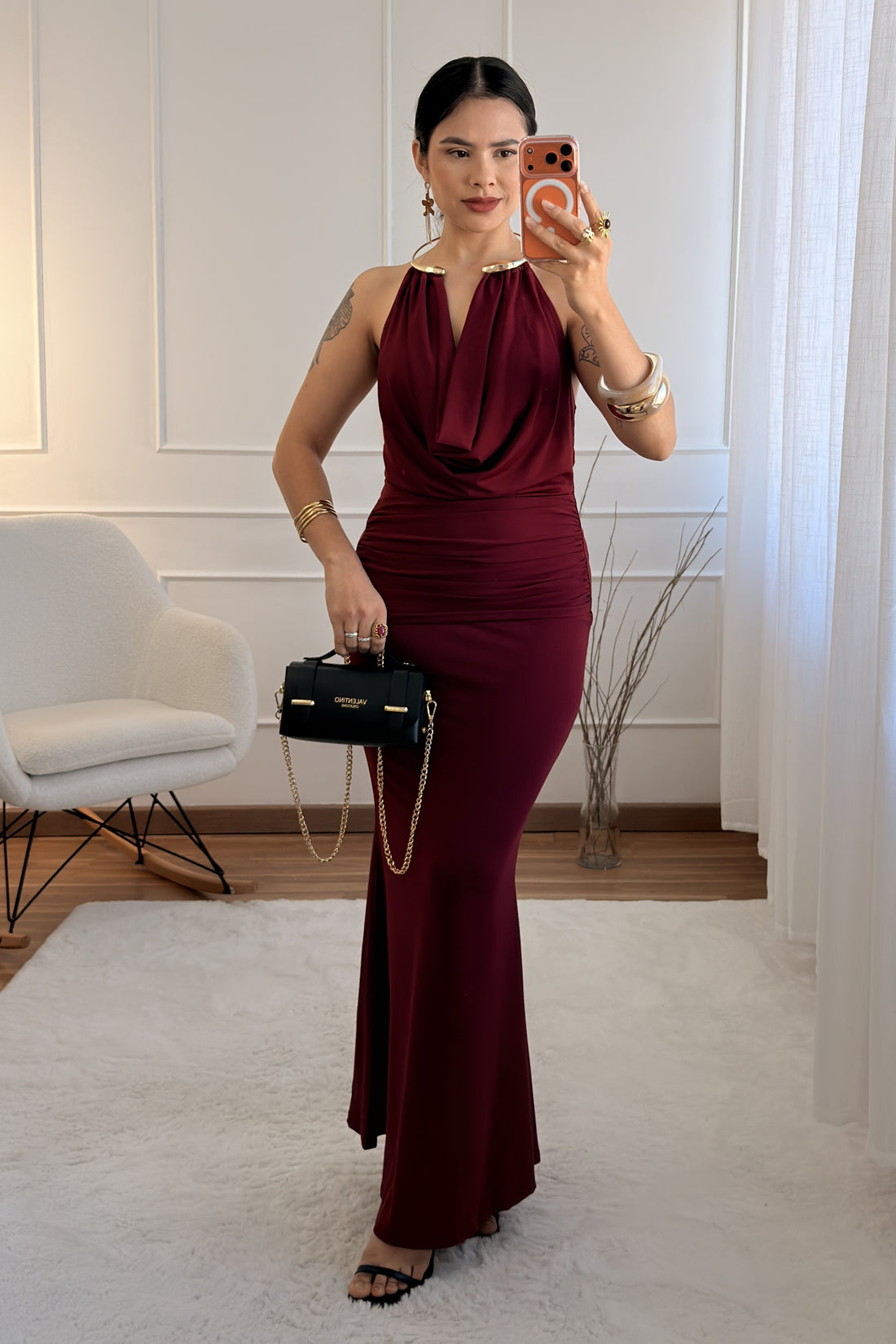 Vestido comprido com decote drapeado