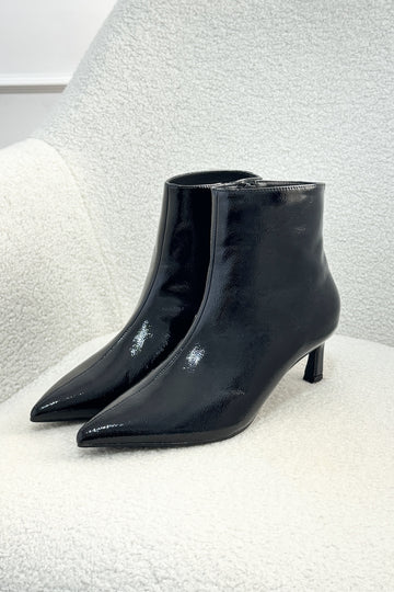 Botins de Salto Fino em Verniz com Fecho Interior