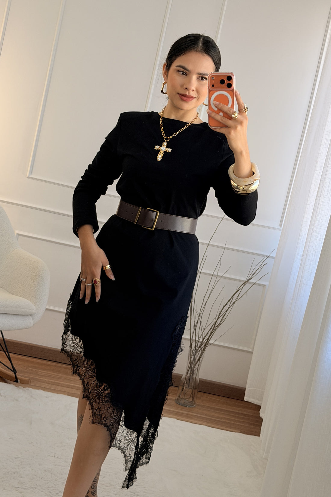 Vestido com barra em renda LUMINA