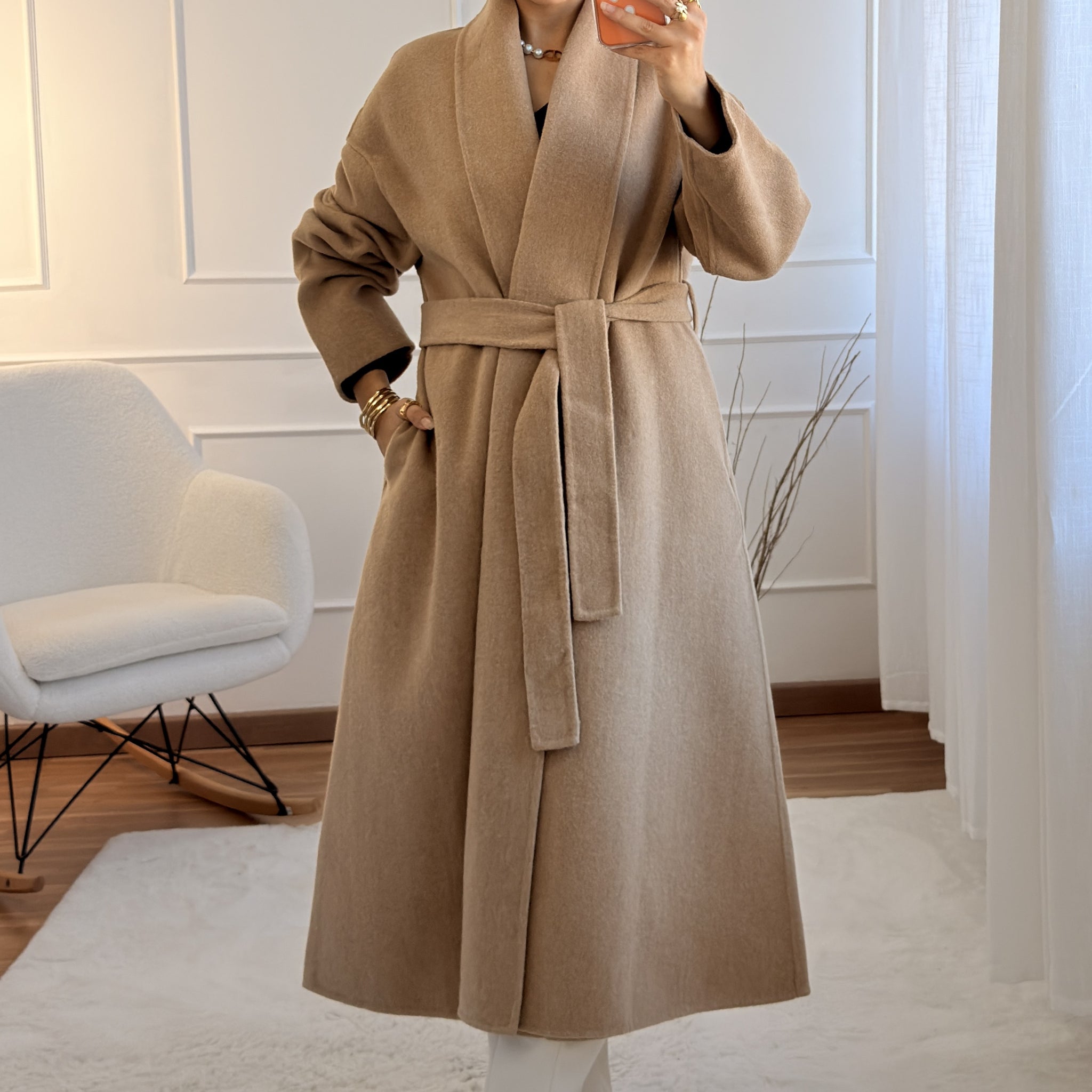 Casaco comprido em lã misturada com cinto