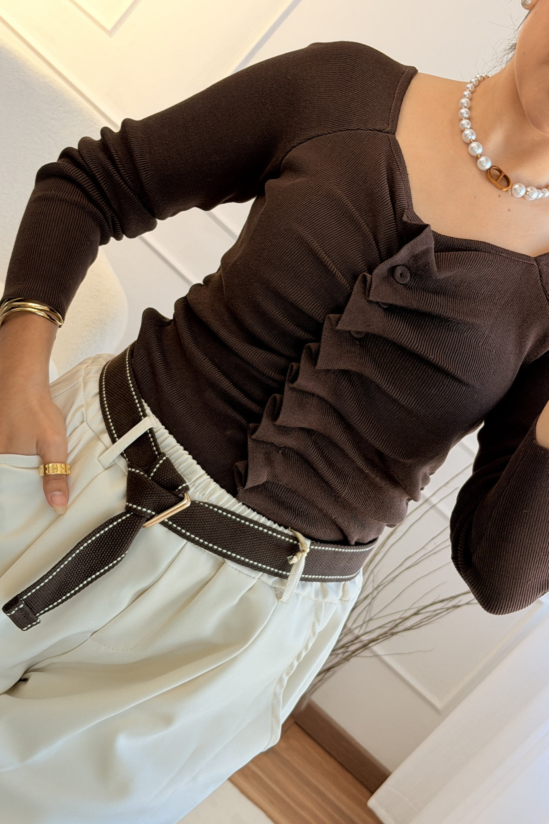 Camisola em malha com detalhe franzido frontal