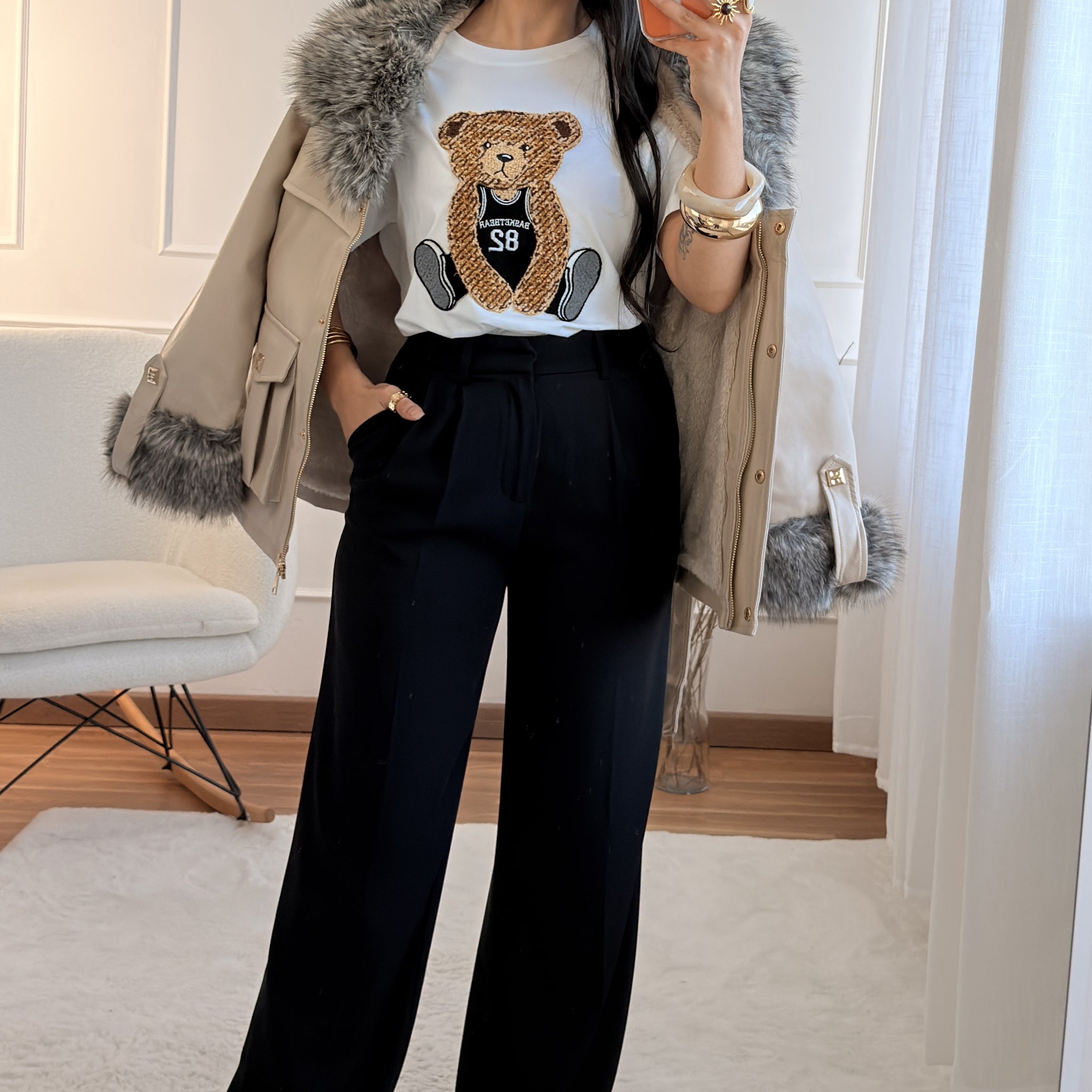 T-shirt com aplicação de urso