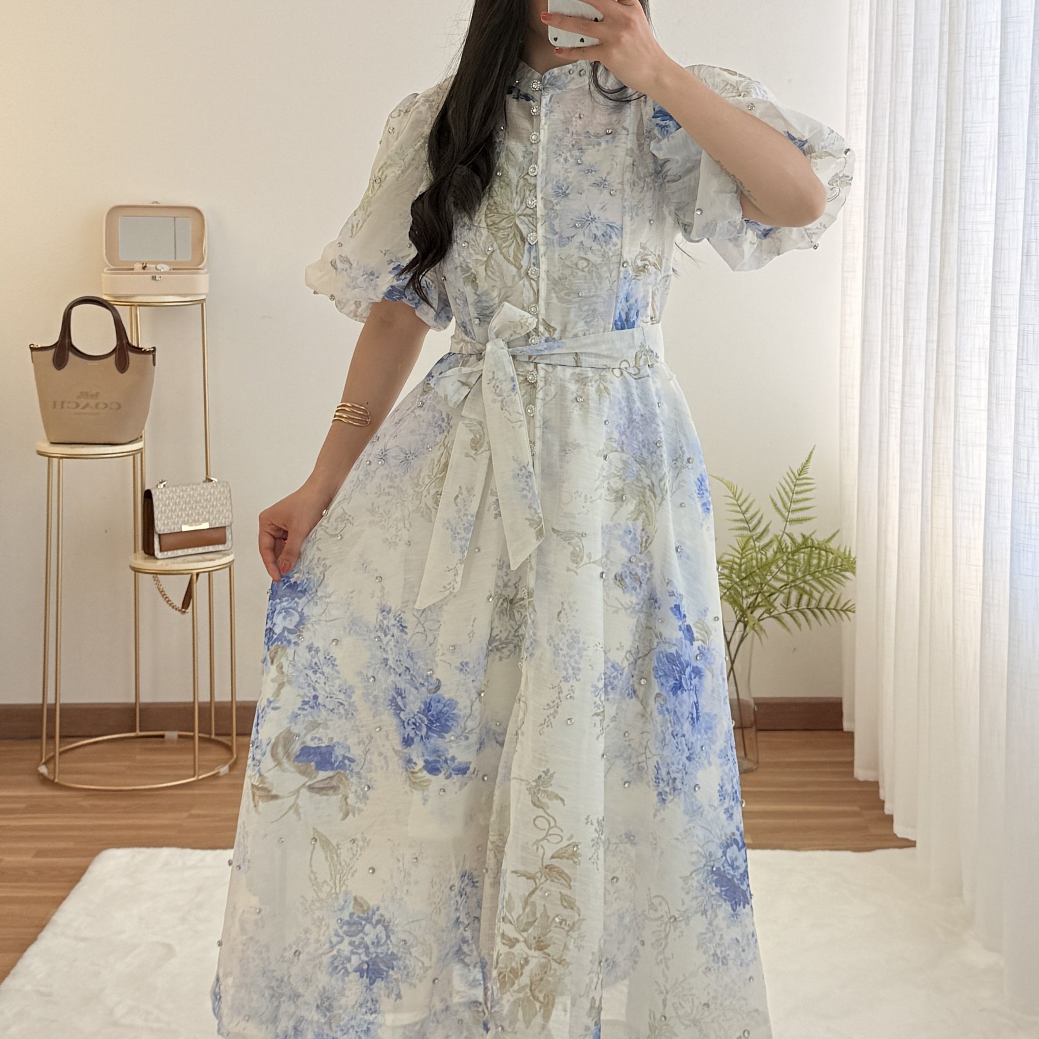 Vestido um top forrado e um cinto