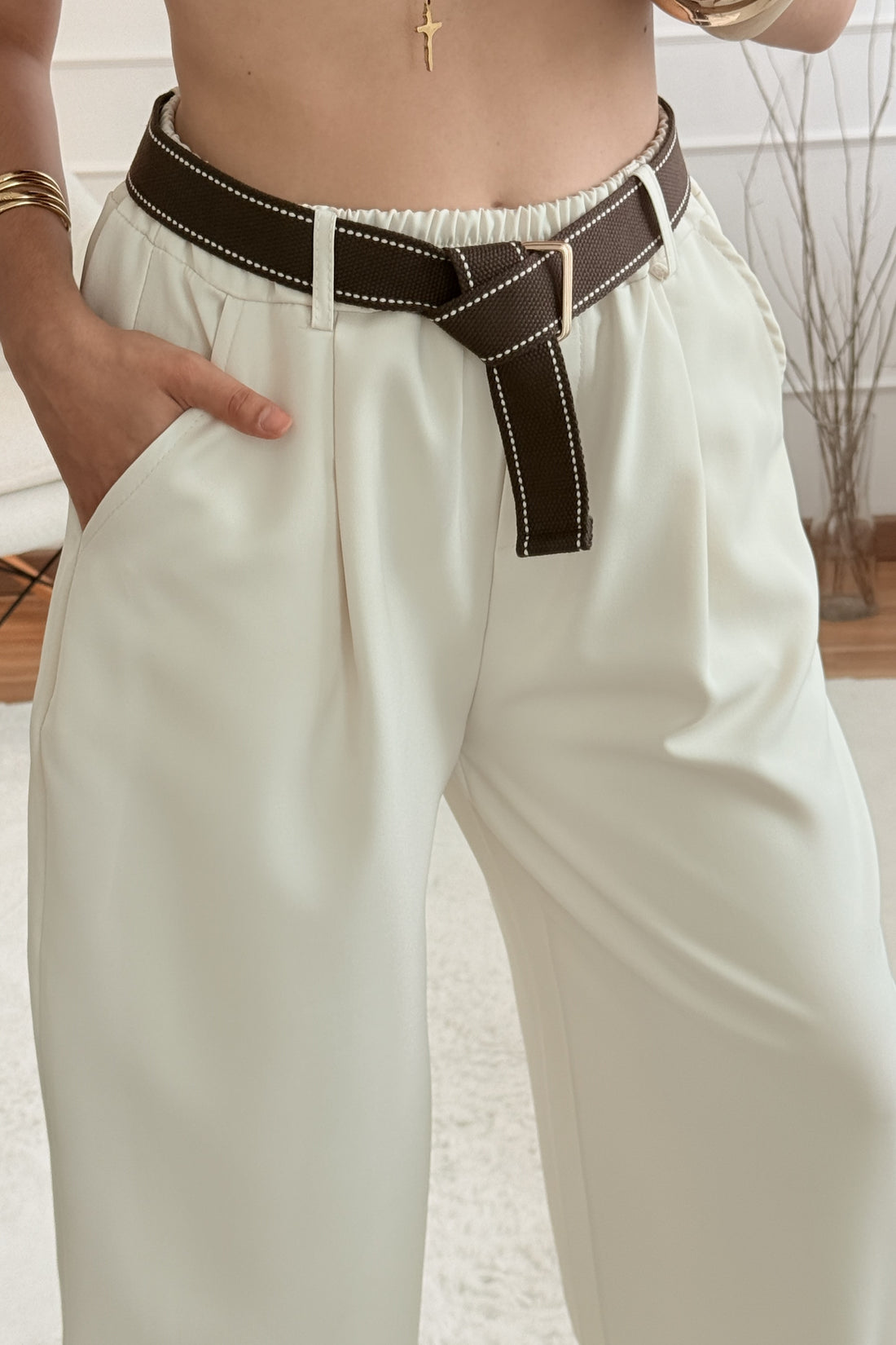Calça cinto incluído