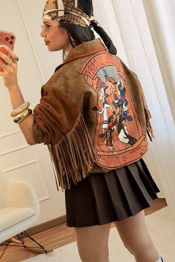 Casaco com franjas e aplicação estampada