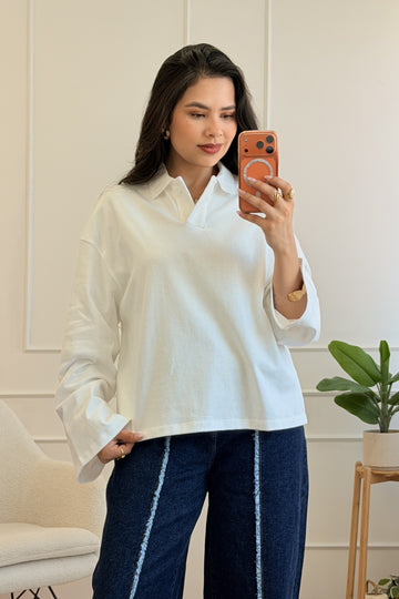 Polo cropped de corte solto com gola clássica LUMINA
