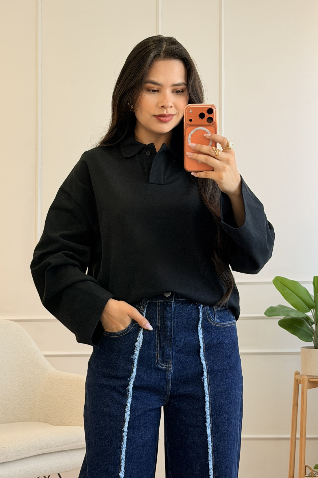 Polo cropped de corte solto com gola clássica LUMINA