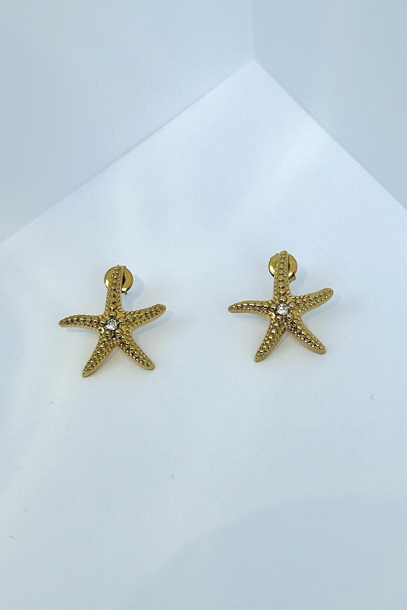 Brincos estrela-do-mar em aço dourado