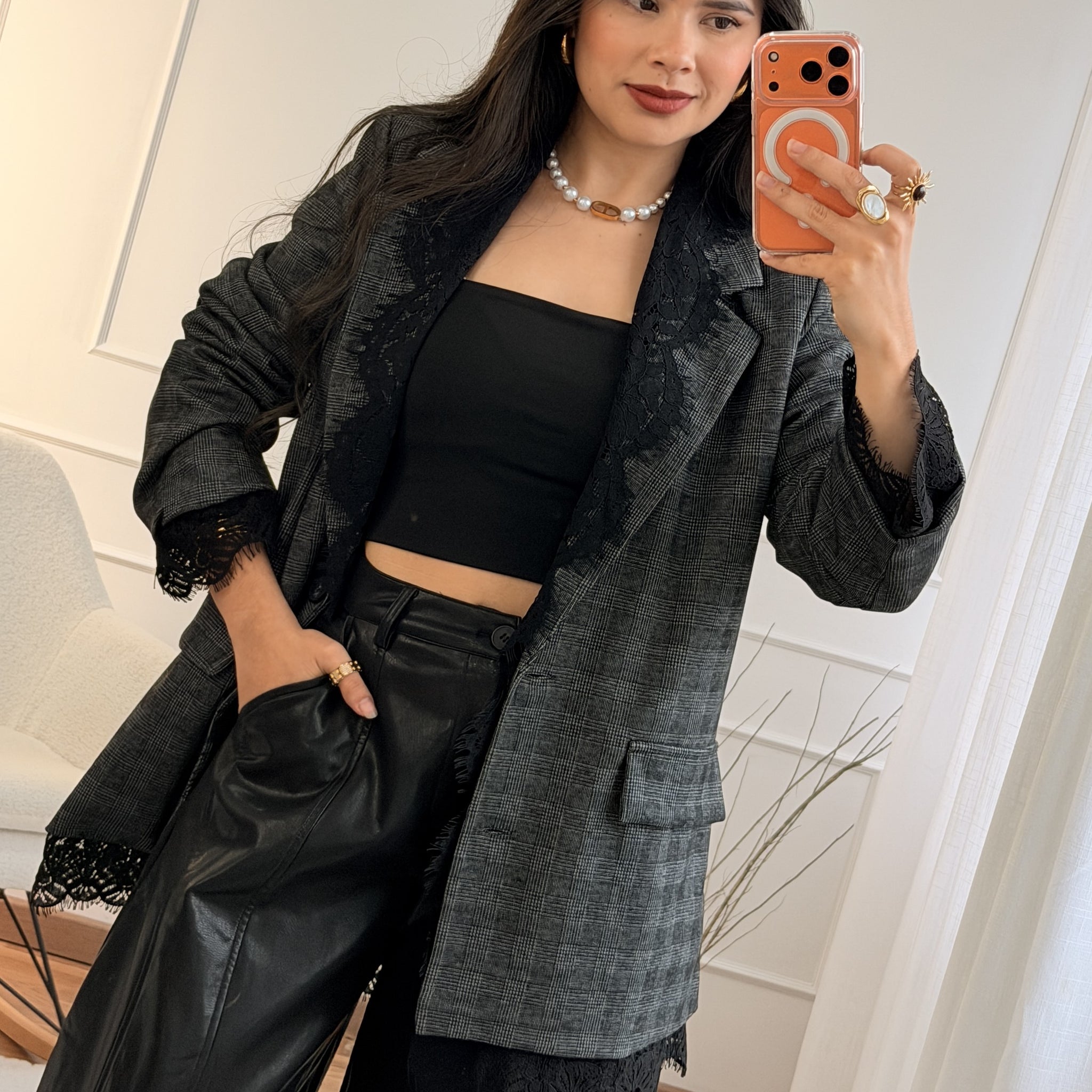 Blazer com detalhe em renda