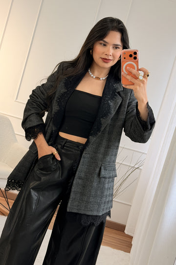 Blazer com detalhe em renda