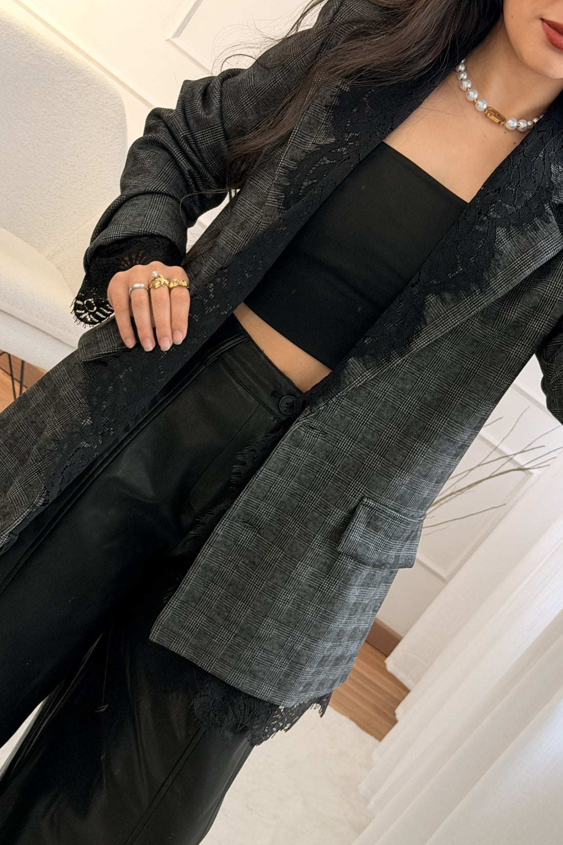 Blazer com detalhe em renda