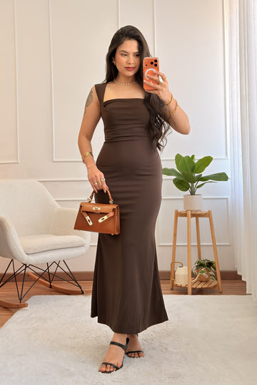 Vestido midi justo com alças largas