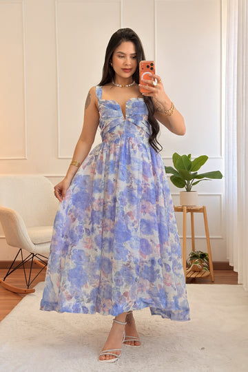 Vestido floral em tons de azul e rosa