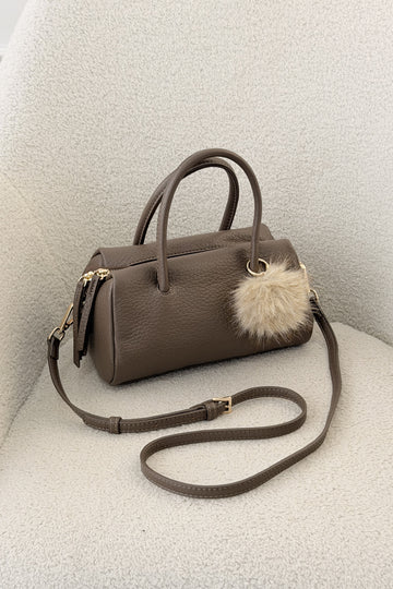 Bolsa cilíndrica com pom-pom