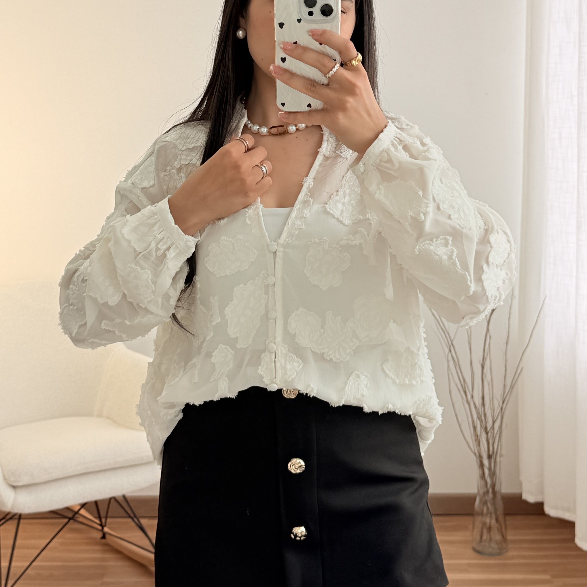 Blusa em organza com bordados florais IVIVI