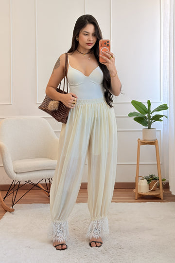Calça largas com renda na barra 2.0