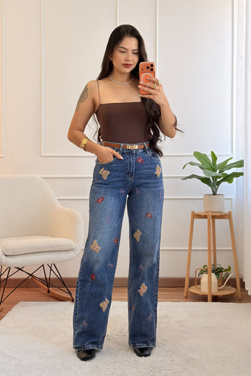 Calça largas com bordados de ursos