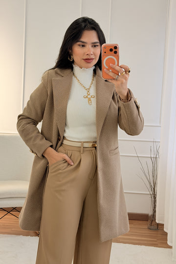 Casaco tweed alongado elegante