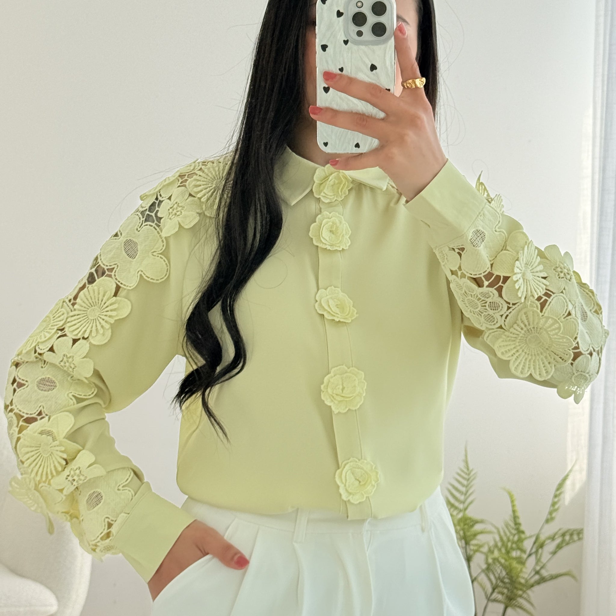 Blusa flores recortes  ELLI WHITE