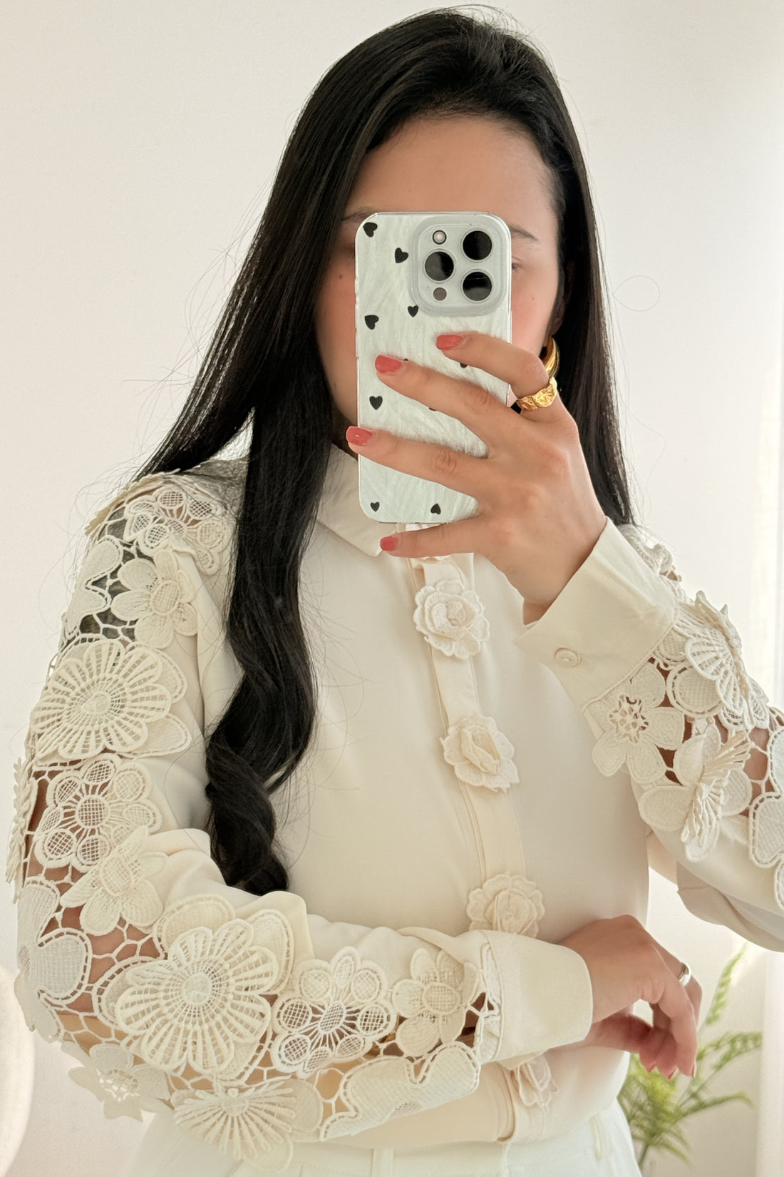 Blusa flores recortes  ELLI WHITE