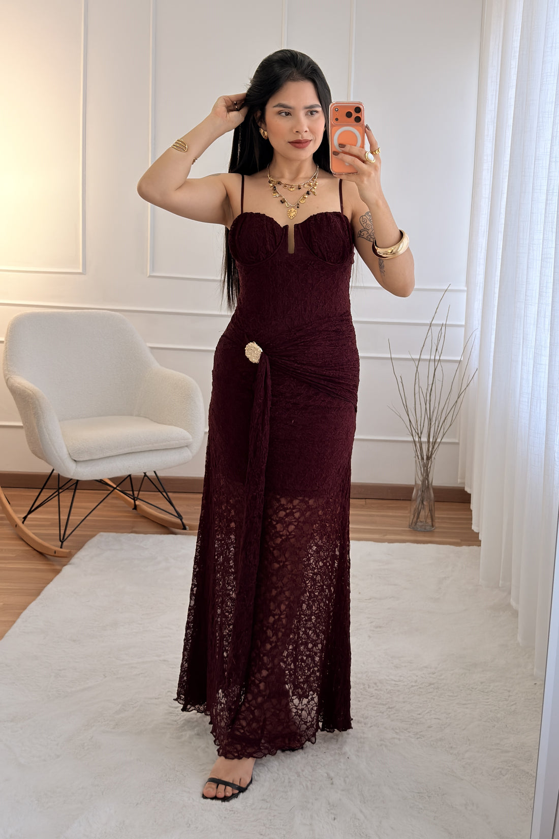 Vestido renda com detalhe de torção