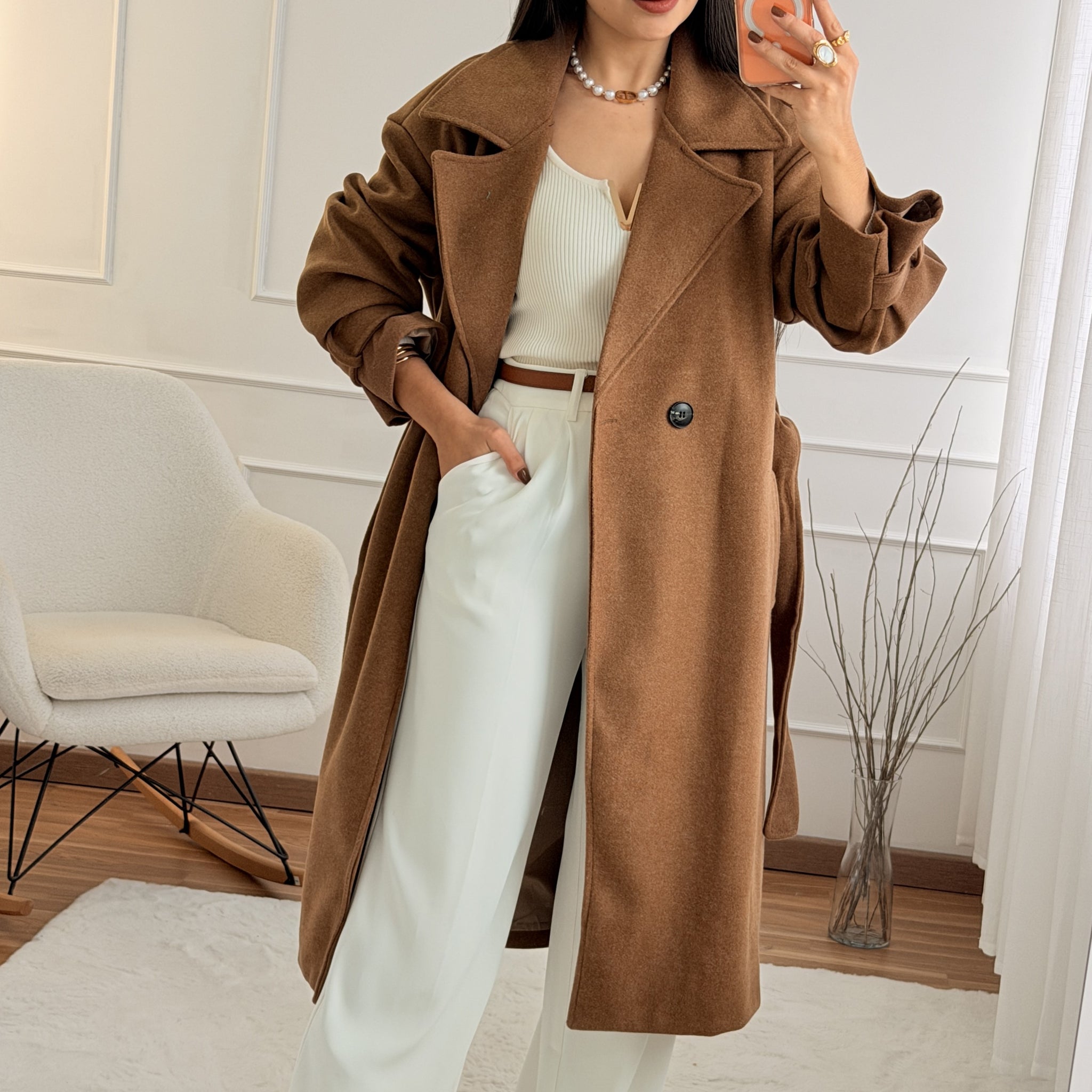 Casaco comprido com cinto ajustável