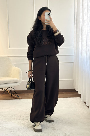 Sweat cardado com design bordado “Old Money”