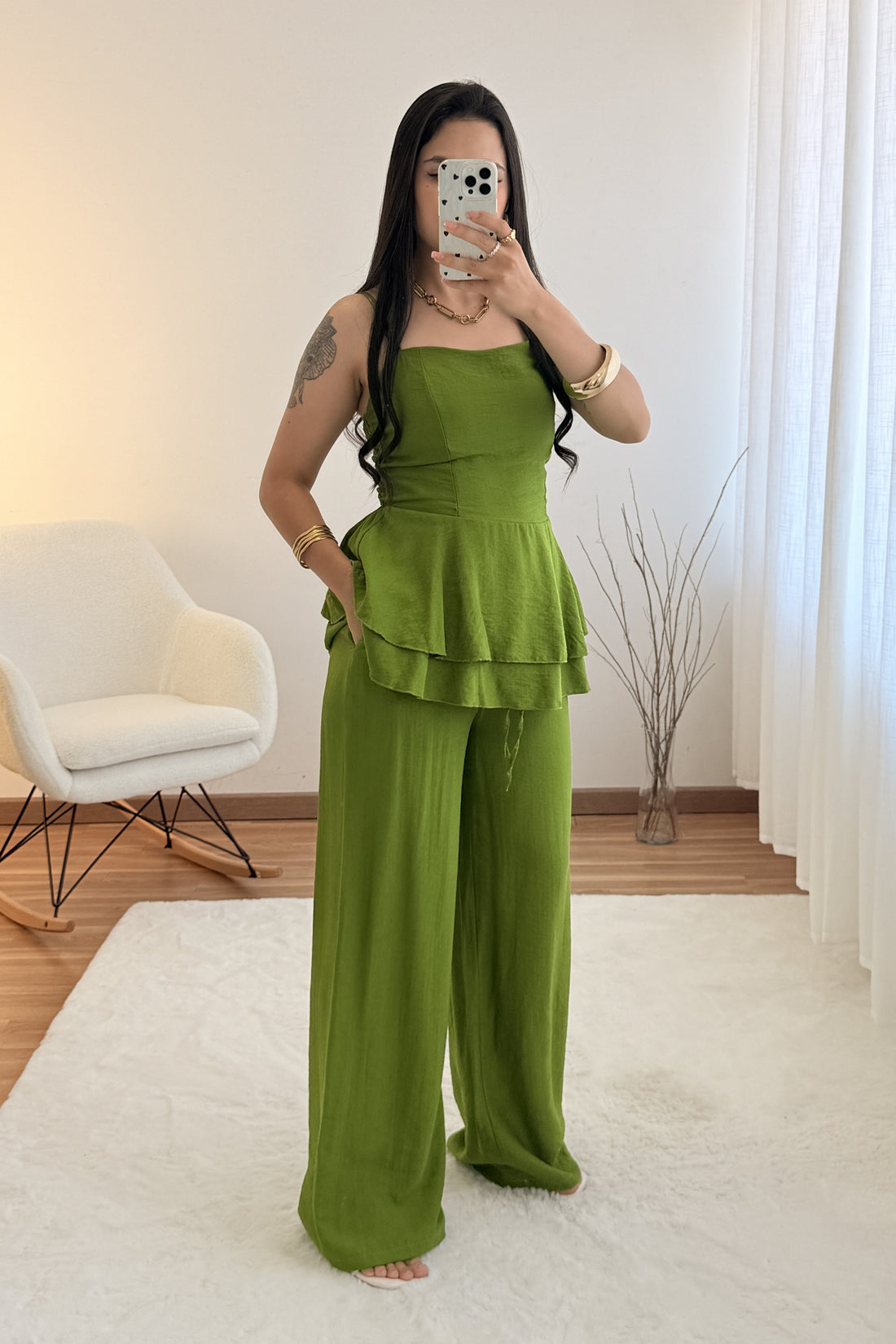 Conjunto leve com top peplum e calças largas