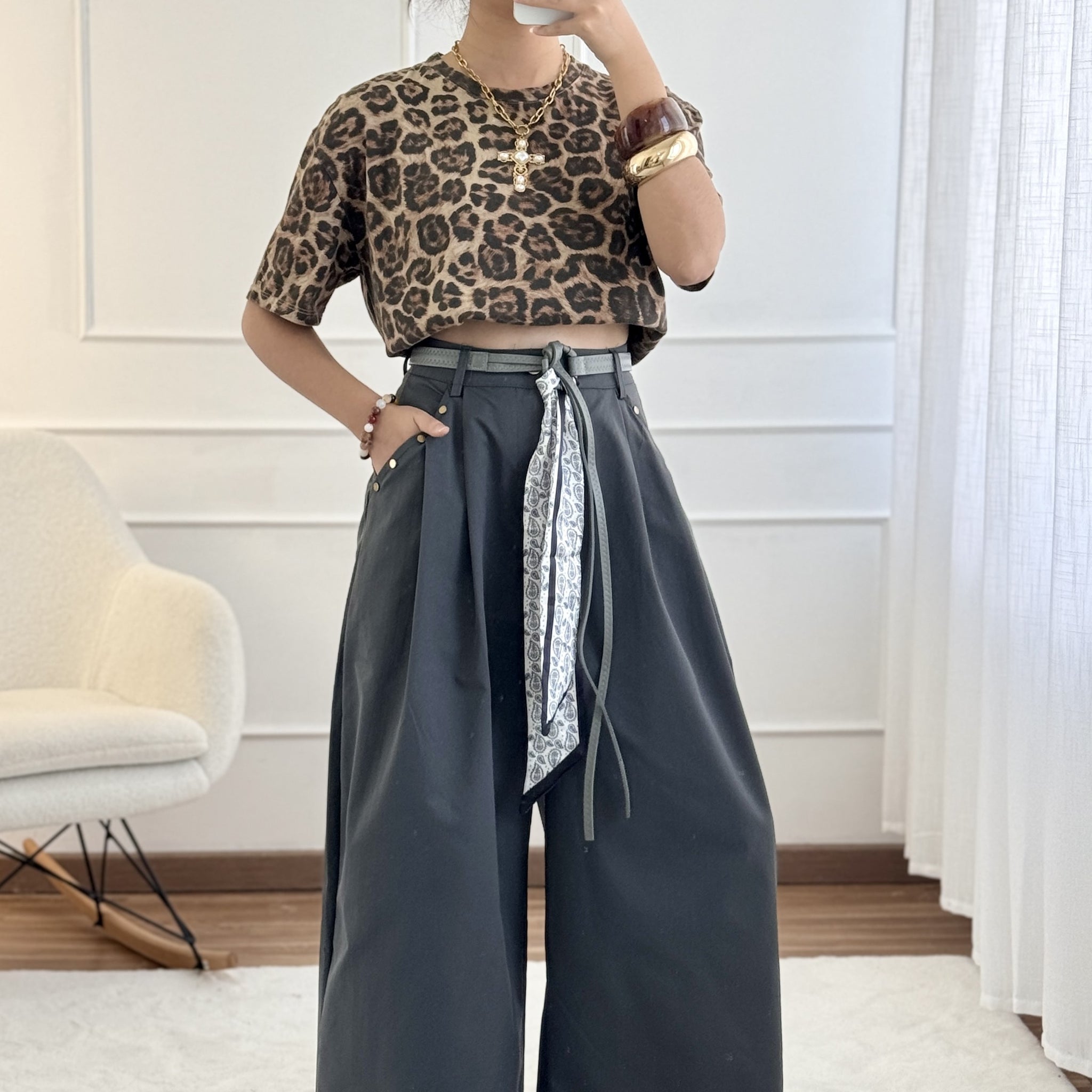 Calça com cinto e fita