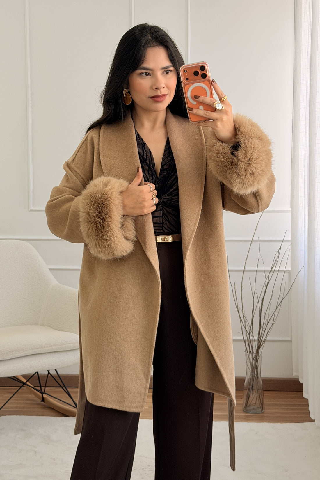 Casaco de lã com punhos em pelo curto